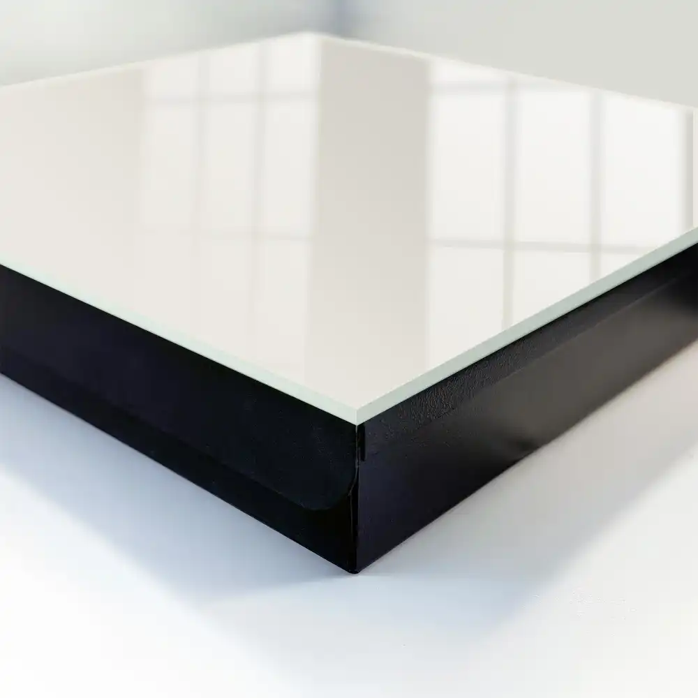 Minimalistický box na klíče v módní šedé barvě