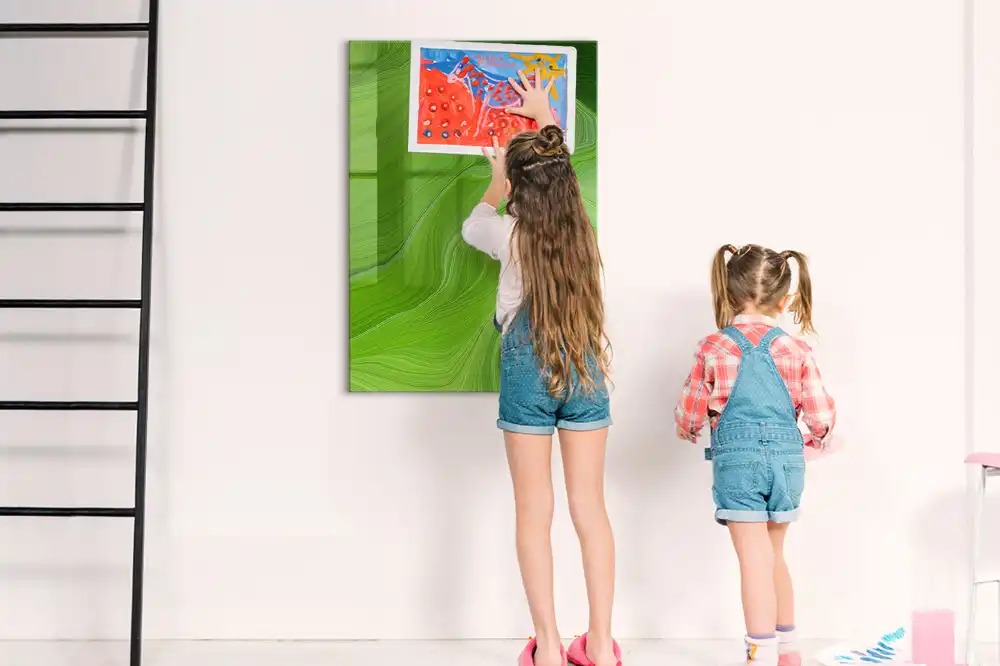 Magnetická kreslicí tabule s motivem vlnité abstrakce