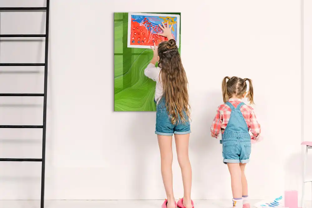 Magnetická kreslicí tabule s motivem vlnité abstrakce