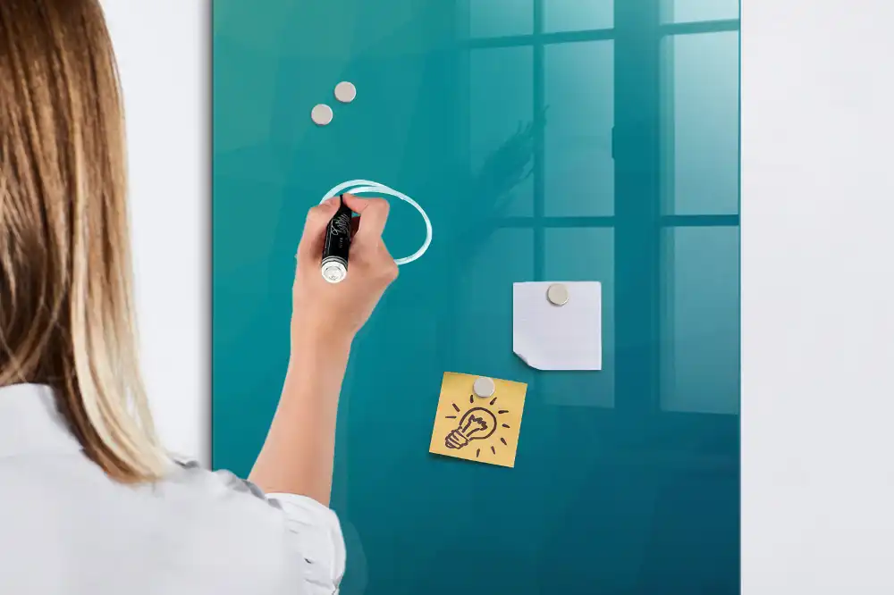 Magnetická popisovací tabule s geometrickými obrazci