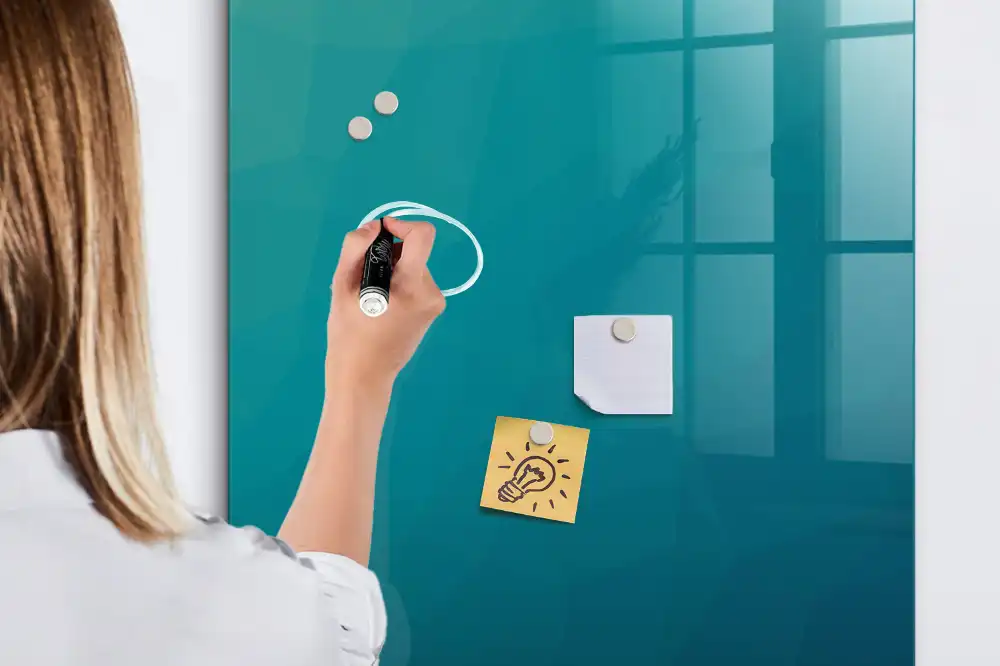 Magnetická popisovací tabule s geometrickými obrazci