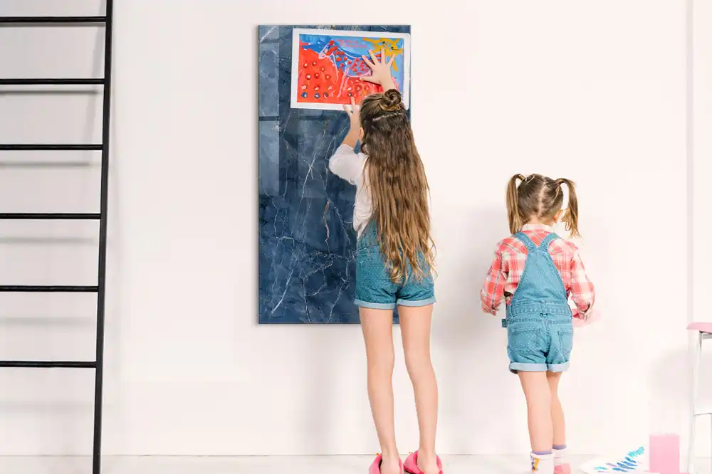 Magnetická popisovací tabule se stylovým mramorovým designem