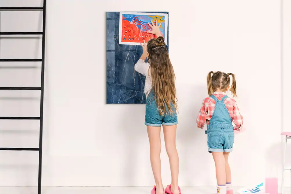 Magnetická popisovací tabule se stylovým mramorovým designem