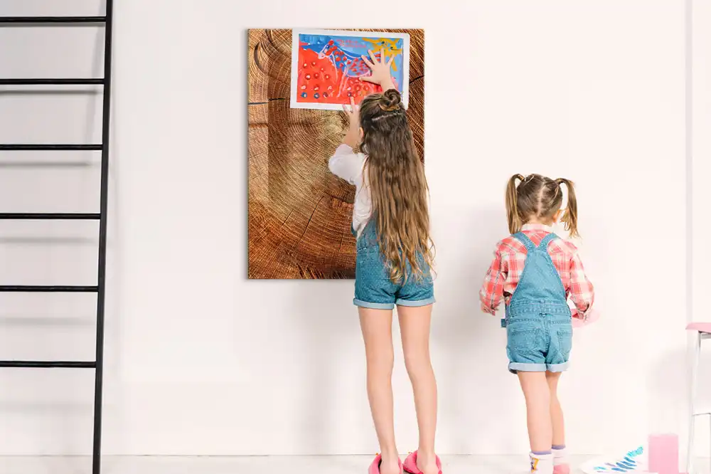 Magnetická popisovací tabule ve tvaru kmene stromu