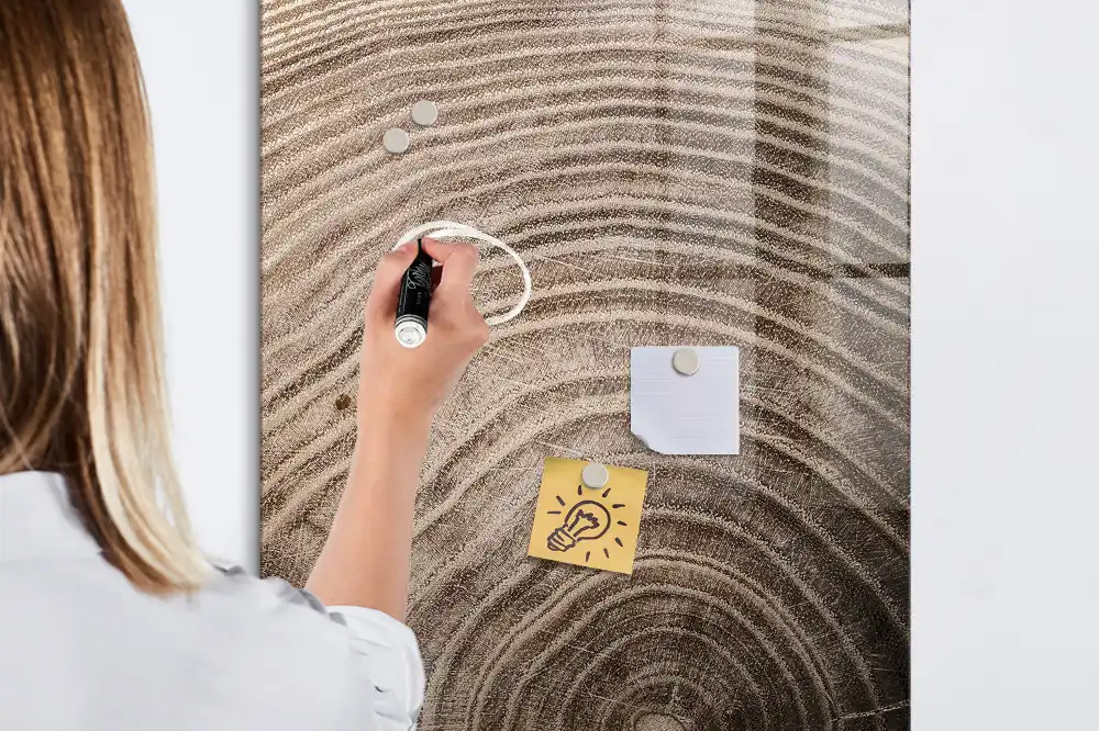 Magnetická popisovací tabule s dřevěnými kroužky