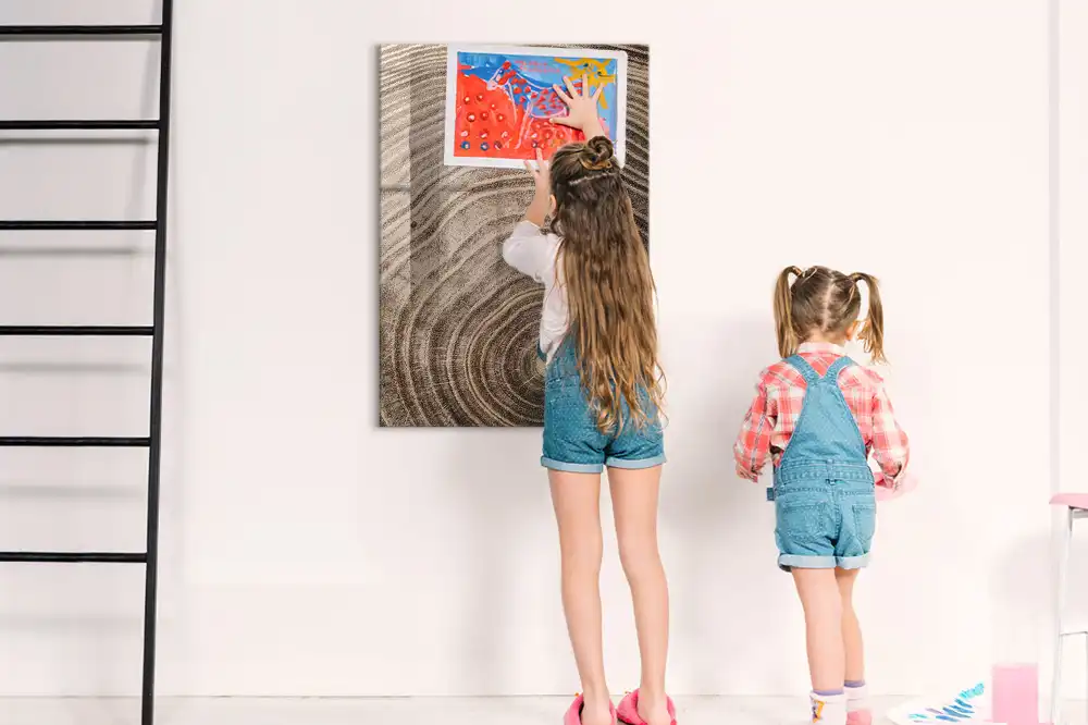 Magnetická popisovací tabule s dřevěnými kroužky