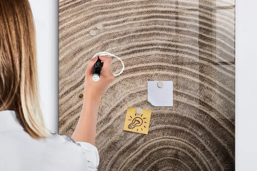 Magnetická popisovací tabule s dřevěnými kroužky