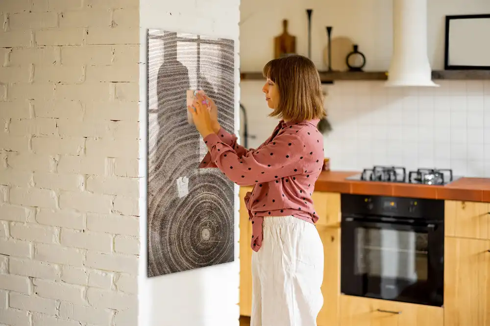 Magnetická popisovací tabule s dřevěnými kroužky