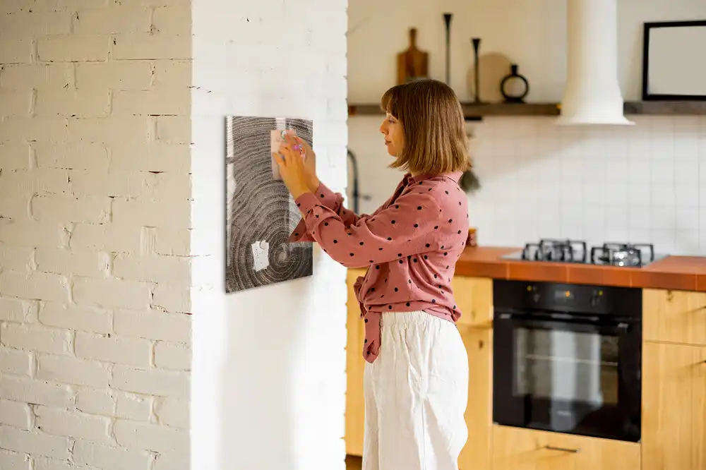 Magnetická popisovací tabule s dřevěnými kroužky