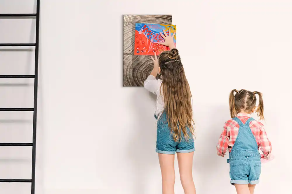 Magnetická popisovací tabule s dřevěnými kroužky