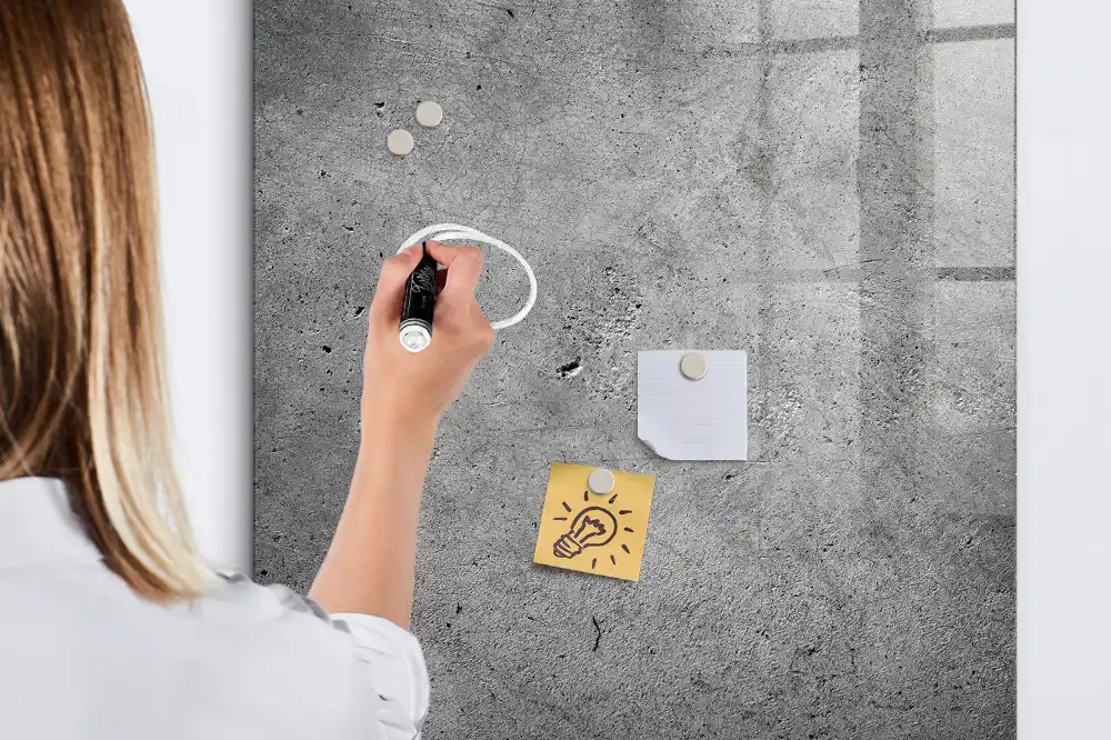 Magnetická popisovací tabule v designu surový beton