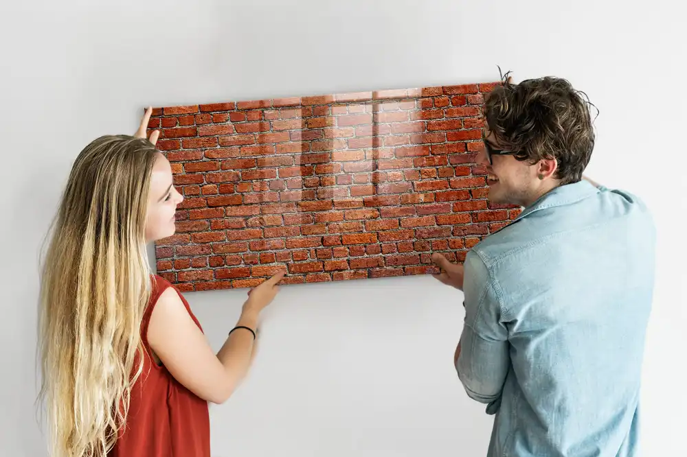 Magnetická psací tabule s motivem historické cihlové zdi