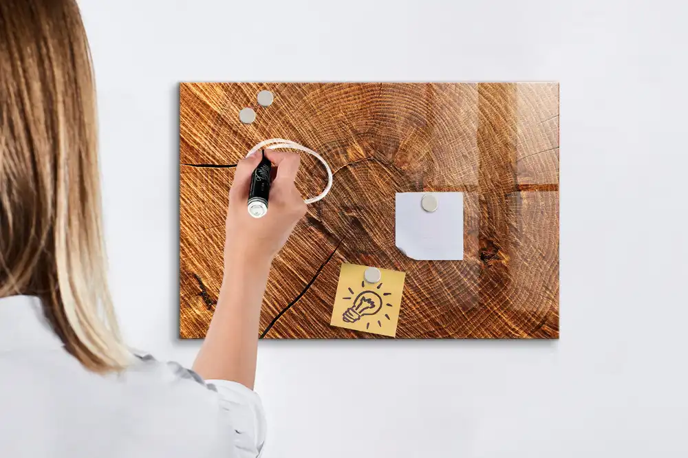 Dekorativní magnetická psací tabule se vzhledem dřeva