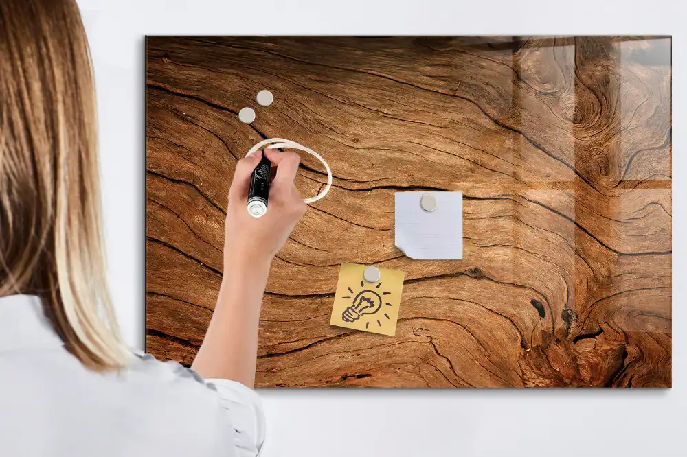 Magnetická kreslící tabule ve vzhledu starého dřeva