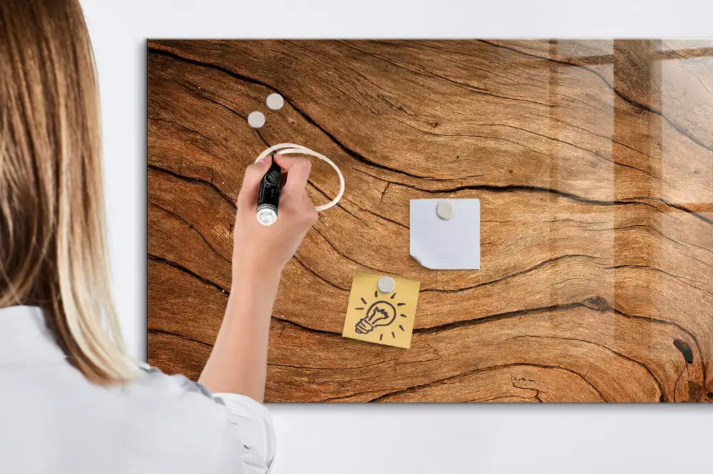 Magnetická kreslící tabule ve vzhledu starého dřeva