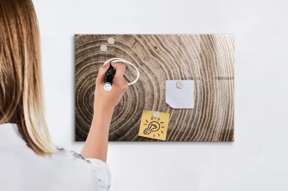 Magnetická kreslící tabule ve tvaru kmene