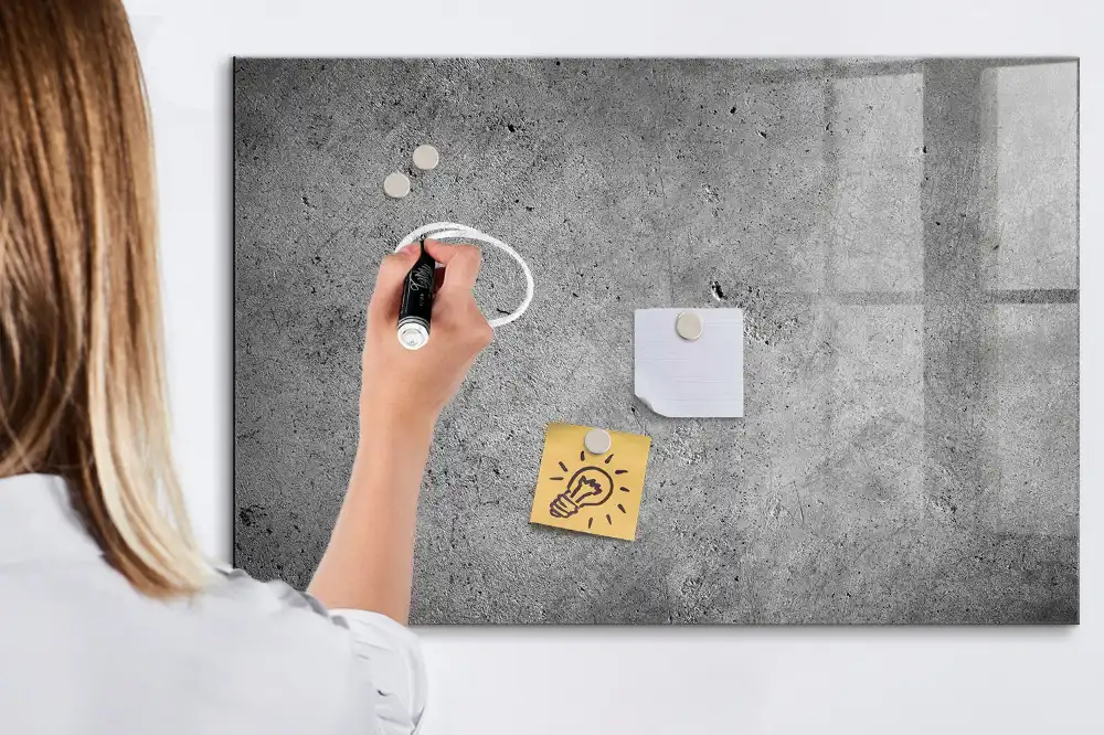 Magnetická kreslící tabule v dekoru průmyslový beton