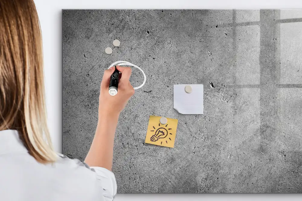Magnetická kreslící tabule v dekoru průmyslový beton