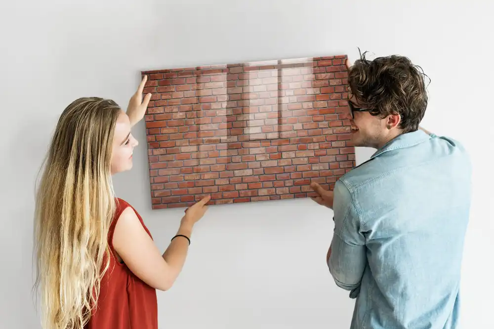 Magnetická psací tabule s motivem cihlové zdi