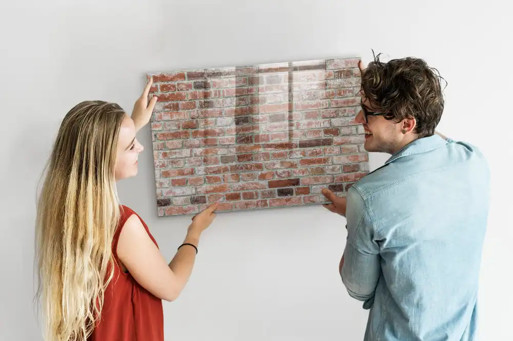 Magnetická psací tabule s motivem cihlové zdi