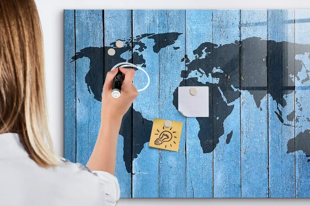 Magnetická psací tabule mapa světa na dřevě