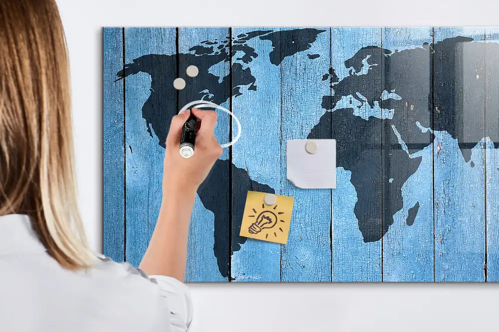Magnetická psací tabule mapa světa na dřevě