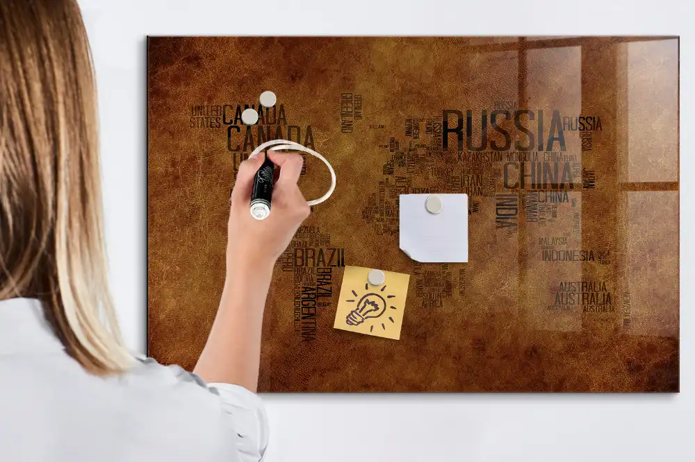 Magnetická kreslící tabule s mapou světa a názvy zemí