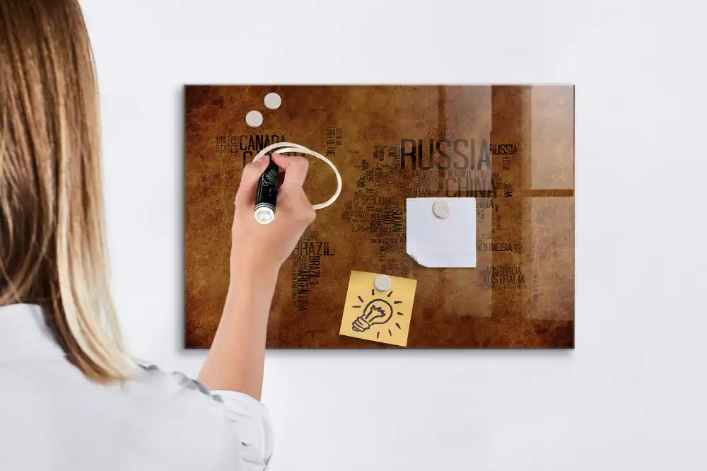 Magnetická kreslící tabule s mapou světa a názvy zemí