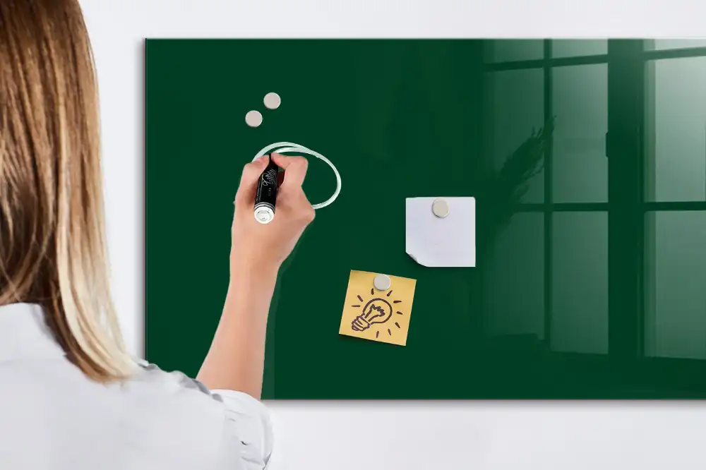 Magnetická kreslící tabule v lahvově zelené barvě