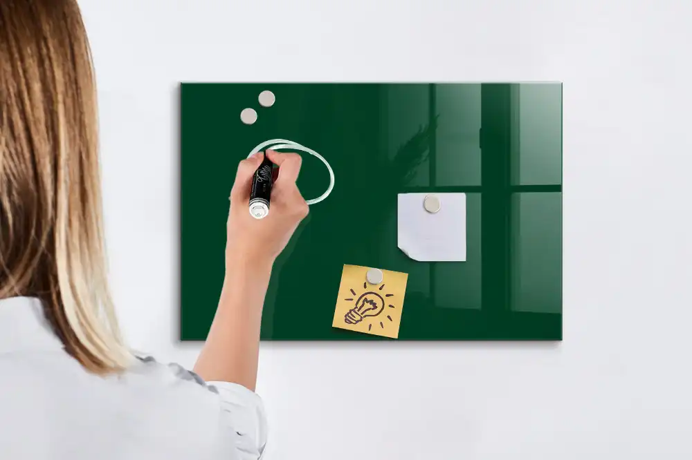 Magnetická kreslící tabule v lahvově zelené barvě