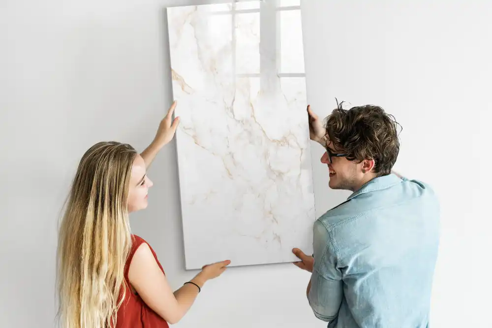 Magnetická popisovací tabule s elegantním mramorovým designem