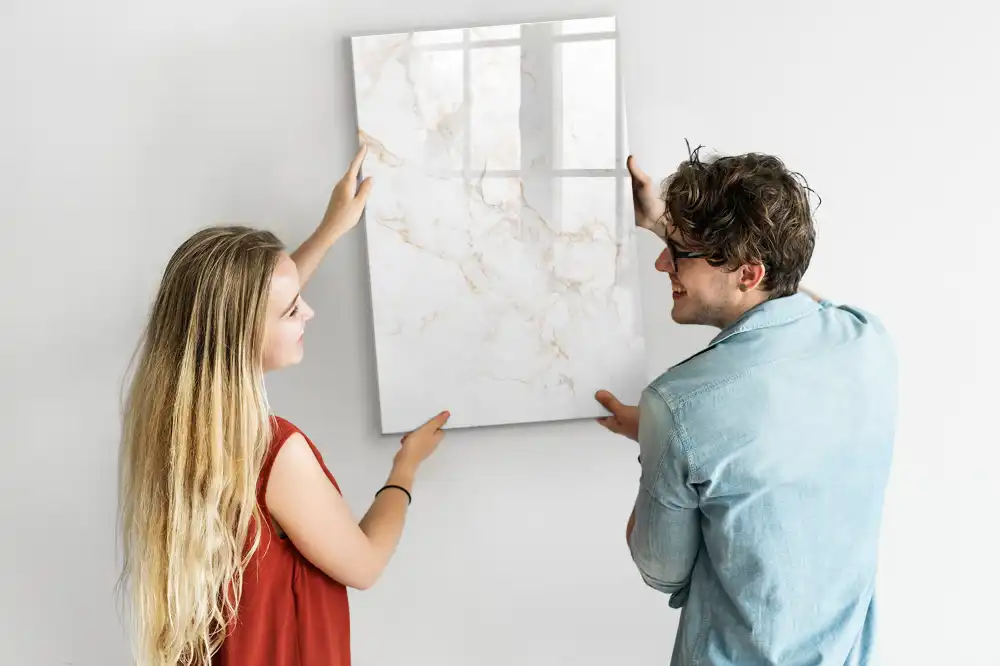 Magnetická popisovací tabule s elegantním mramorovým designem