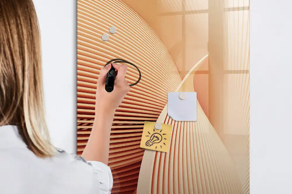 Magnetická psací tabule s abstraktním vlnitým vzorem