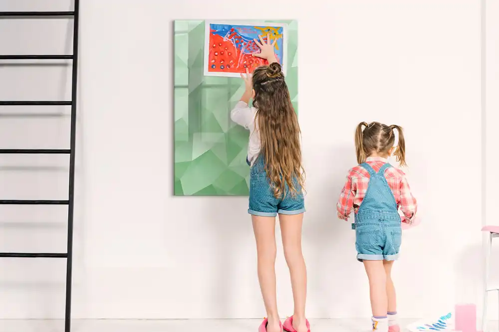 Magnetická popisovací tabule ve tvaru trojúhelníku