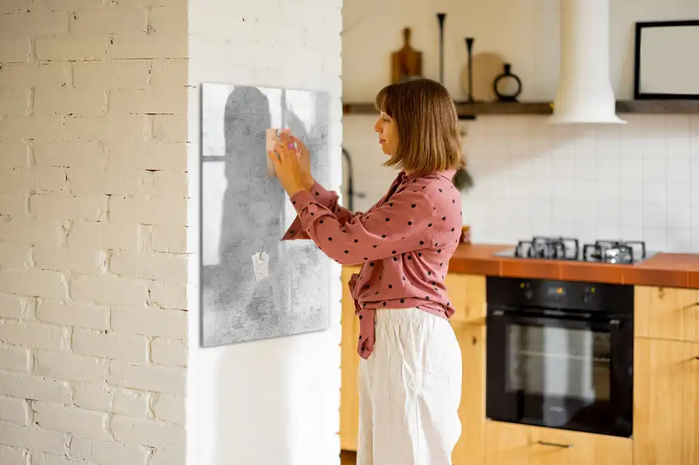 Magnetická popisovací tabule s dekorem betonové zdi