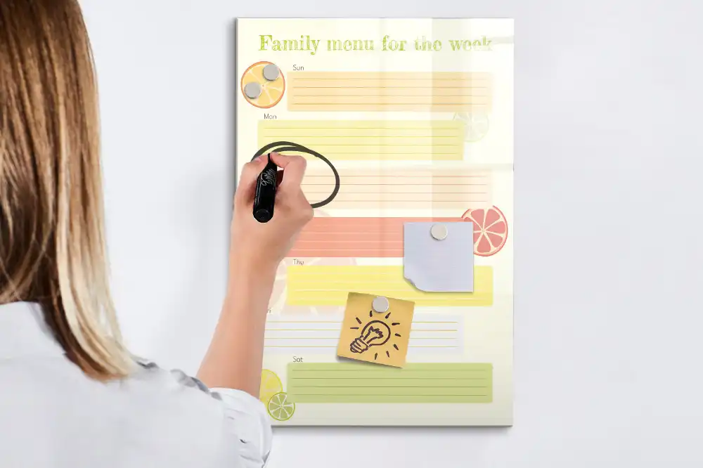 Magnetická popisovací tabule na plánování menu