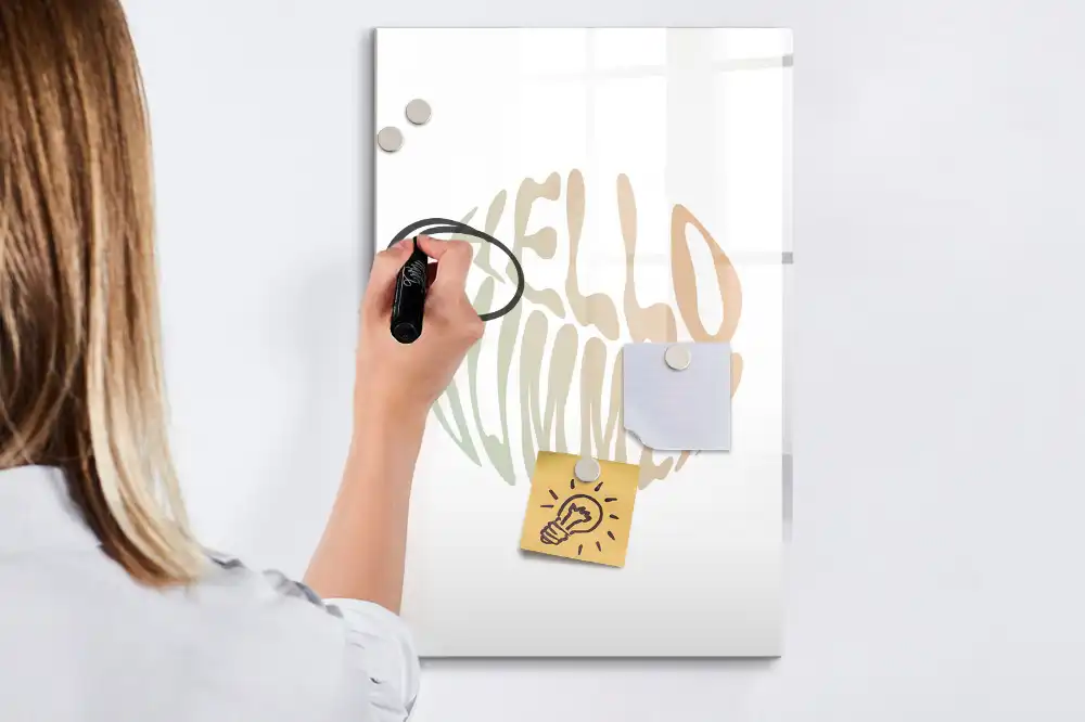 Magnetická popisovací tabule s nápisem Ahoj léto
