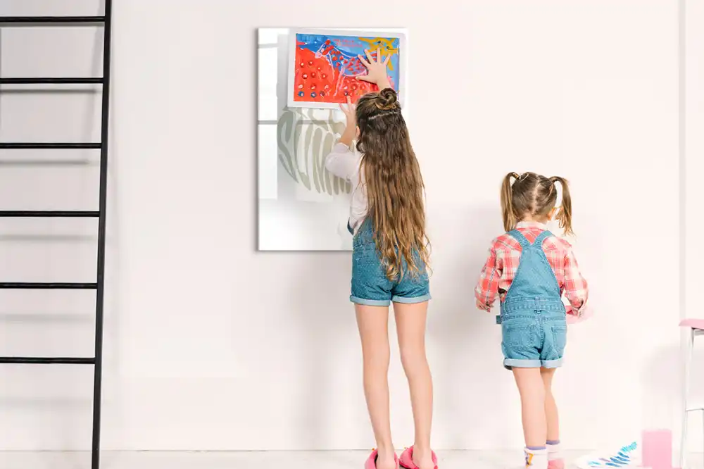 Magnetická popisovací tabule s nápisem Ahoj léto