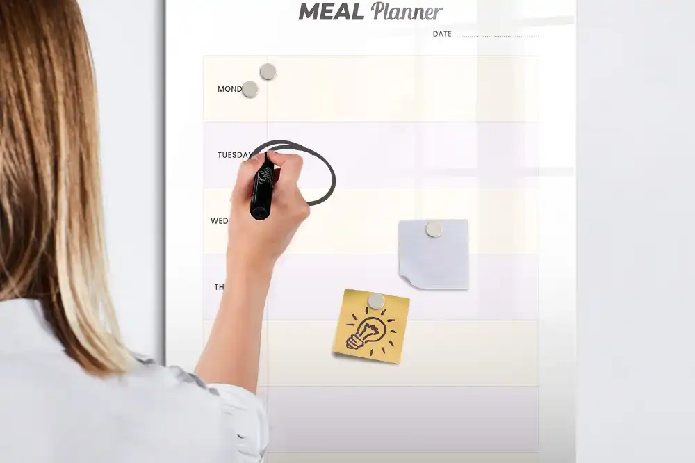 Magnetická kreslící tabule s organizérem na menu