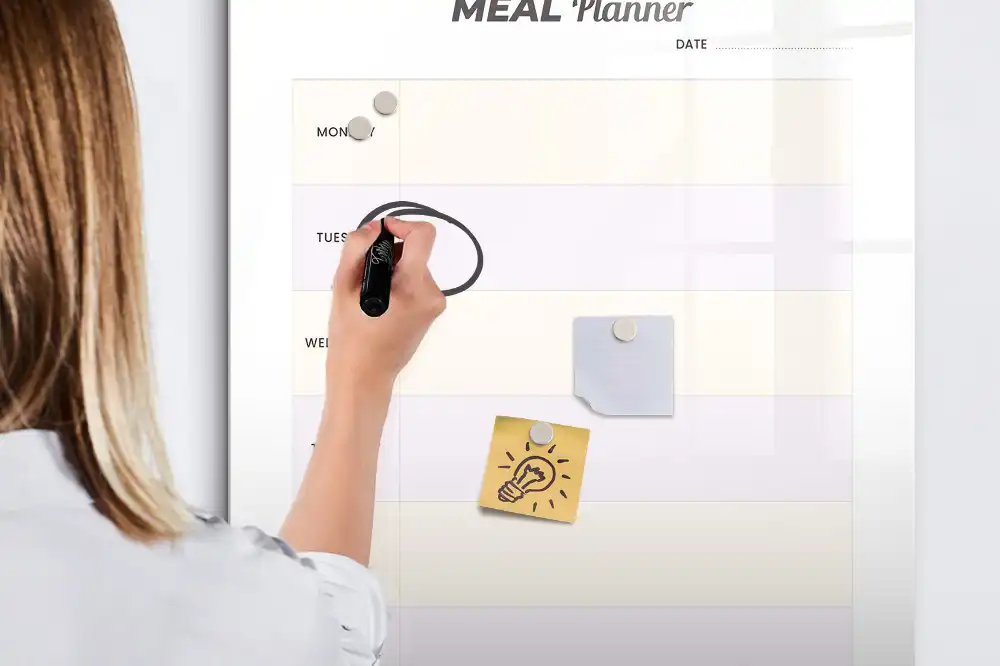 Magnetická kreslící tabule s organizérem na menu