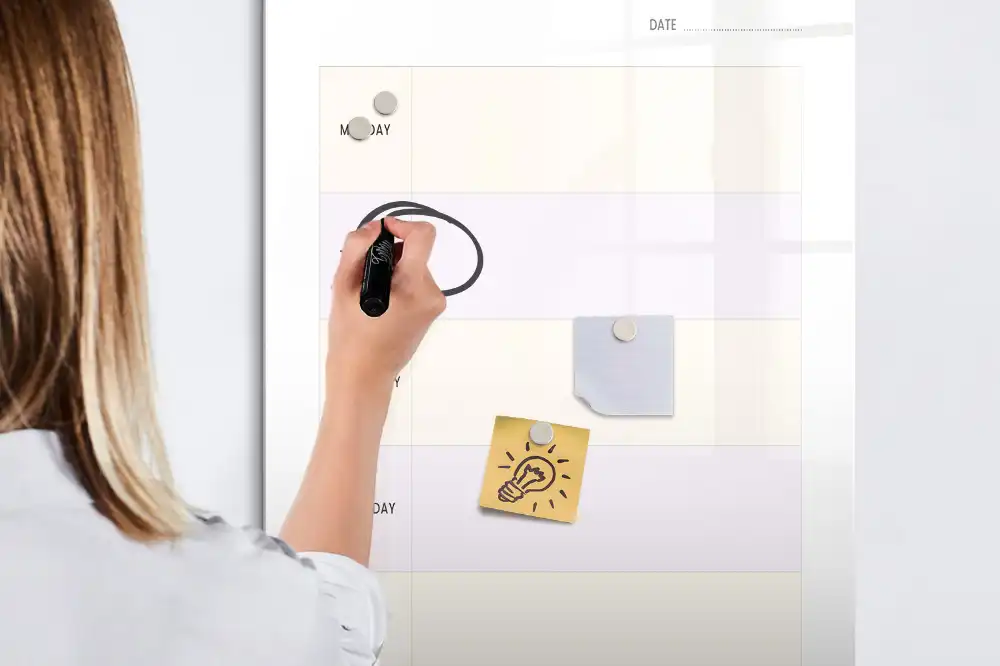 Magnetická kreslící tabule s organizérem na menu