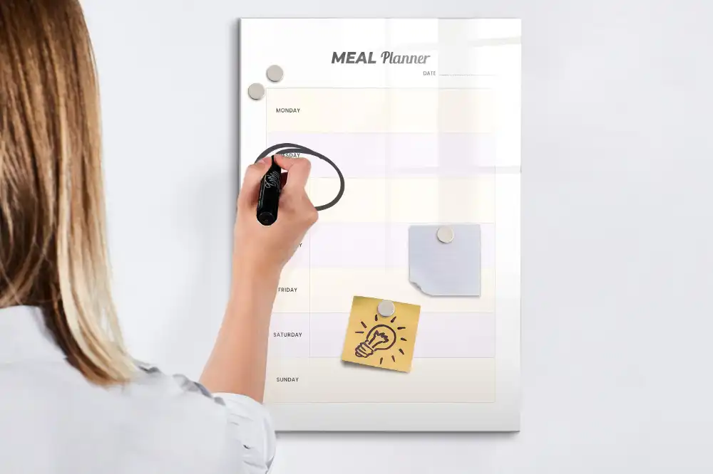 Magnetická kreslící tabule s organizérem na menu
