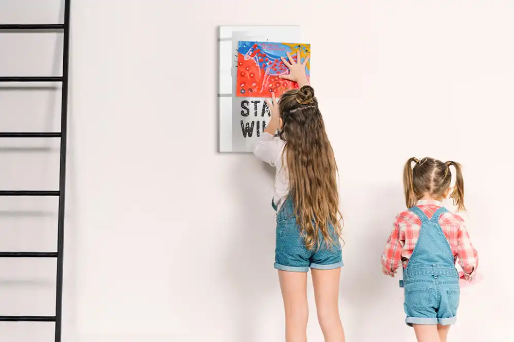 Magnetická psací tabule s horským motivem a nápisem zůstat divoký