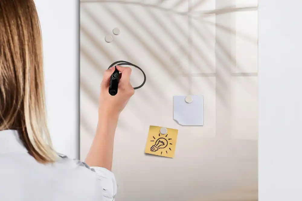 Magnetická popisovací tabule se stínem palmového listu