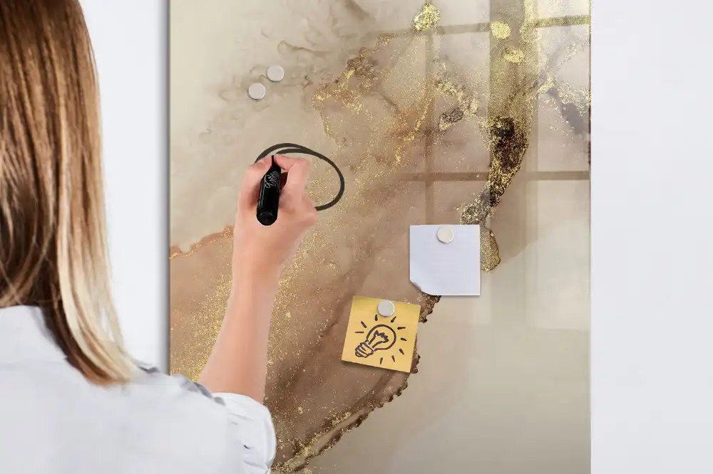 Magnetická popisovací tabule s mramorovým designem a třpytkami