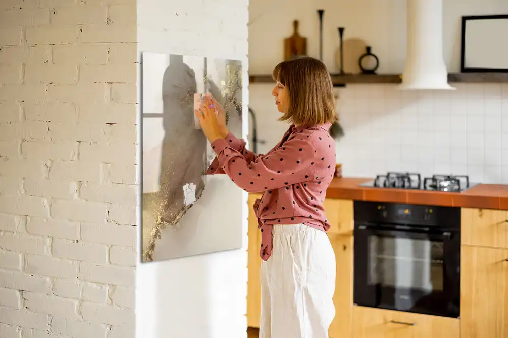 Magnetická popisovací tabule s mramorovým designem a třpytkami