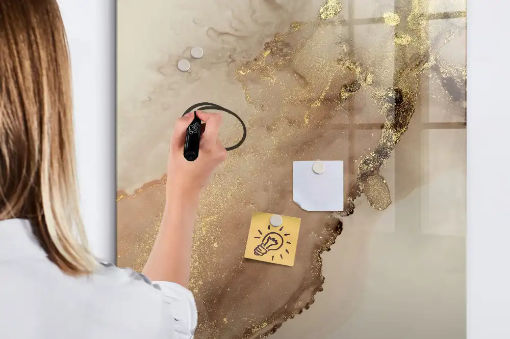 Magnetická popisovací tabule s mramorovým designem a třpytkami