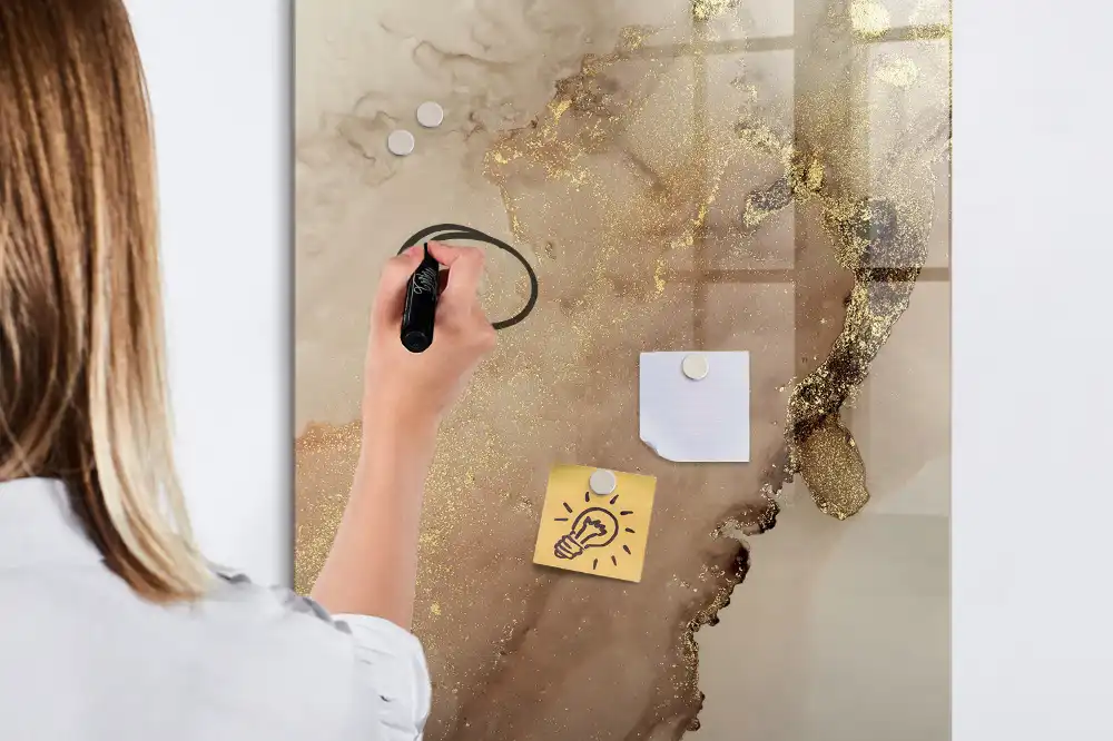 Magnetická popisovací tabule s mramorovým designem a třpytkami