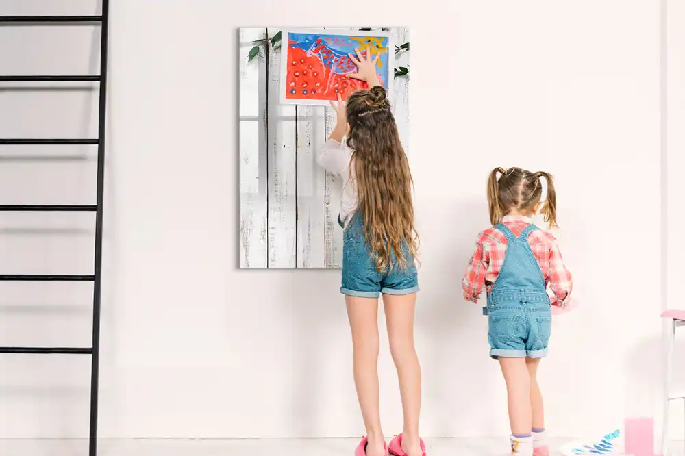 Magnetická popisovací tabule s dřevěným rámem
