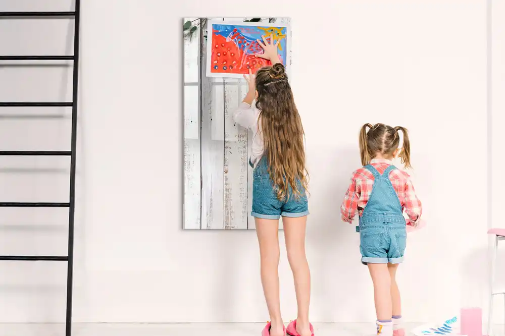 Magnetická popisovací tabule s dřevěným rámem